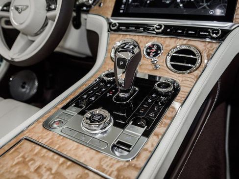 Used 2021 Bentley Continental GT V8 image 12