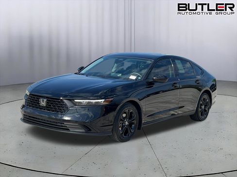 Used 2025 Honda Accord SE image 1