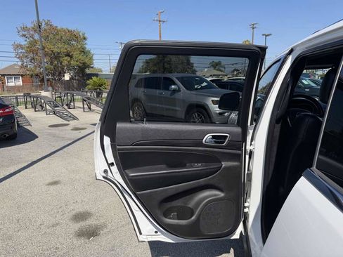 Used 2020 Jeep Grand Cherokee Laredo w/ Laredo X Package RWD image 14