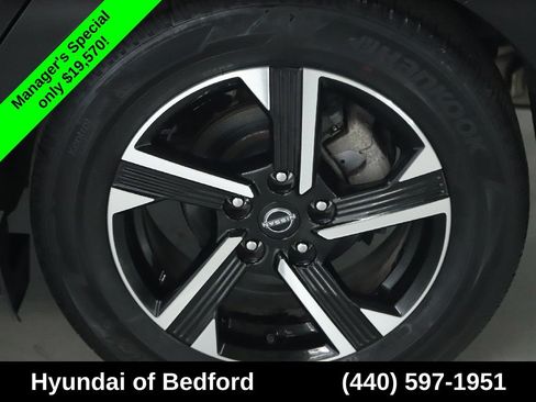 Used 2024 Nissan Sentra SV FWD image 39