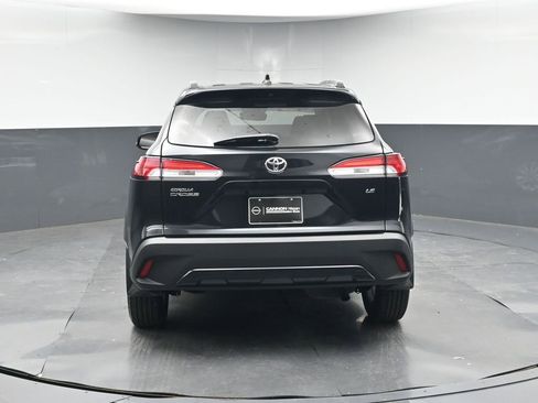 Used 2025 Toyota Corolla Cross LE image 2