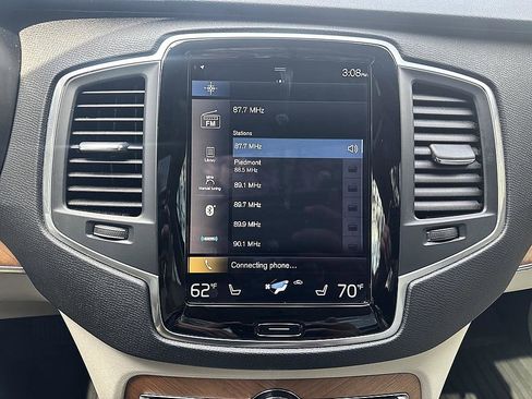 Used 2021 Volvo XC90 T6 Momentum w/ Climate Package image 17