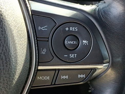 Used 2019 Toyota Camry XLE w/ Navigation Package image 24