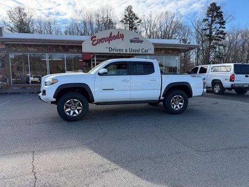 Used 2017 Toyota Tacoma TRD Off-Road w/ Tow Package (A/T) AWD/4WD image 1