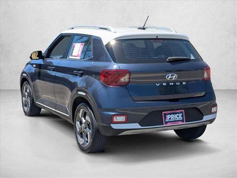 Used 2025 Hyundai Venue Limited FWD image 8