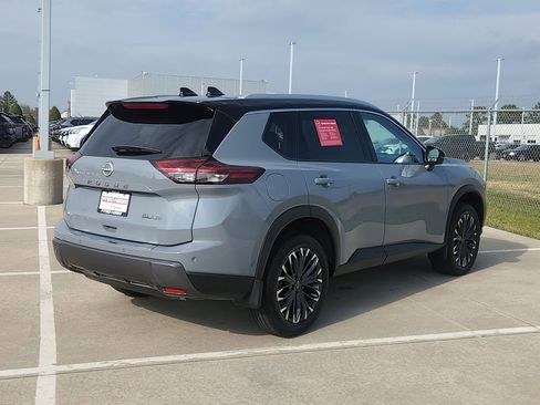 Certified 2025 Nissan Rogue SL w/ Tech Package image 5