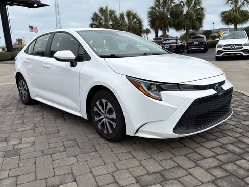 Used 2022 Toyota Corolla LE w/ Premium Interior Package image 6