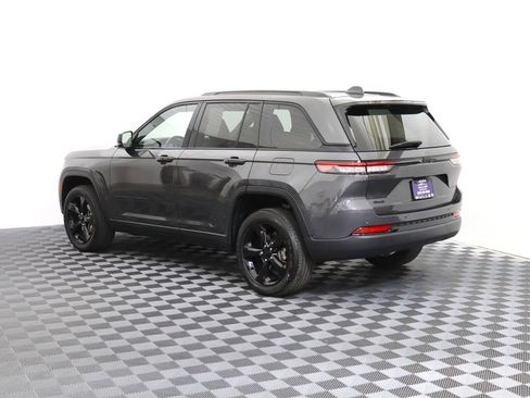 Used 2022 Jeep Grand Cherokee Altitude AWD/4WD image 7