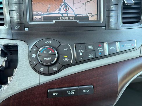 Used 2013 Toyota Sienna Limited w/ Premium Pkg AWD/4WD image 26