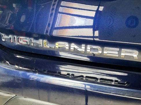 Used 2023 Toyota Highlander XLE AWD/4WD image 31