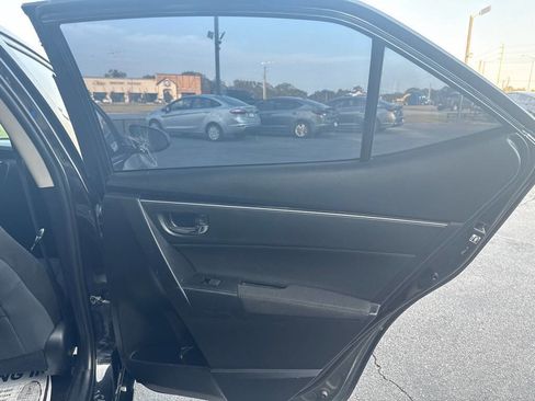 Used 2018 Toyota Corolla LE FWD image 14