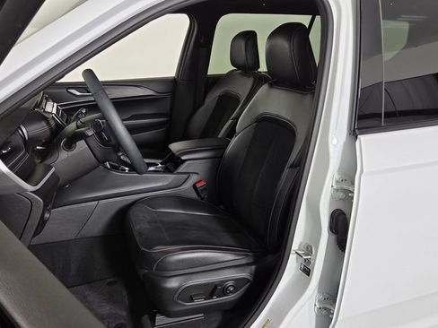 Used 2023 Jeep Grand Cherokee L Laredo AWD/4WD image 17