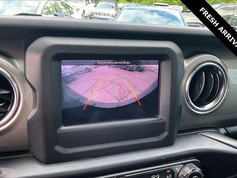 Used 2019 Jeep Wrangler Unlimited Sahara AWD/4WD image 14