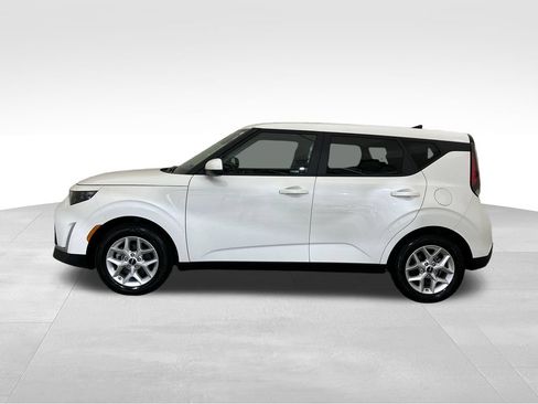 Used 2025 Kia Soul LX w/ LX Technology Package FWD image 2