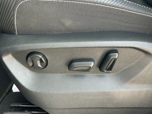 Used 2024 Volkswagen Atlas Cross Sport SE w/ Panoramic Sunroof Package FWD image 19