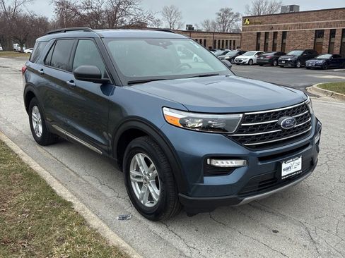 Used 2020 Ford Explorer XLT w/ Equipment Group 202A AWD/4WD image 4