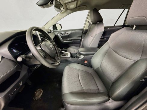 Used 2024 Toyota RAV4 XLE FWD image 5
