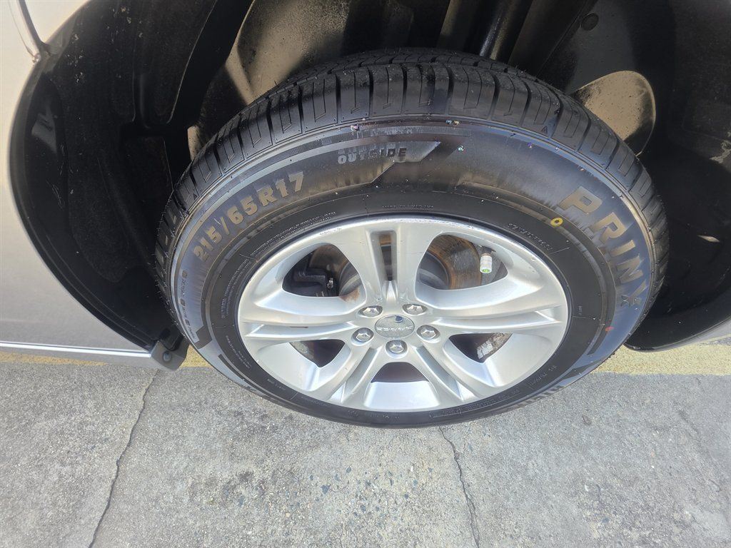 Used 2015 Dodge Charger SE RWD image 5