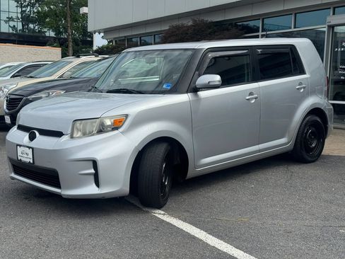 Used 2012 Scion xB FWD image 6