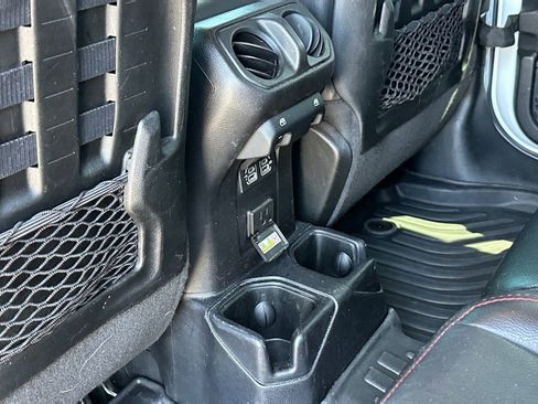 Used 2020 Jeep Gladiator Rubicon AWD/4WD image 25