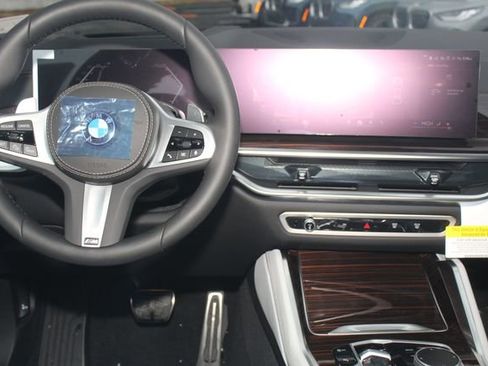 New 2026 BMW X6 xDrive40i w/ Climate Comfort Package image 18