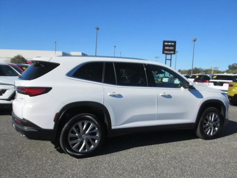 Used 2025 Buick Enclave Preferred image 6