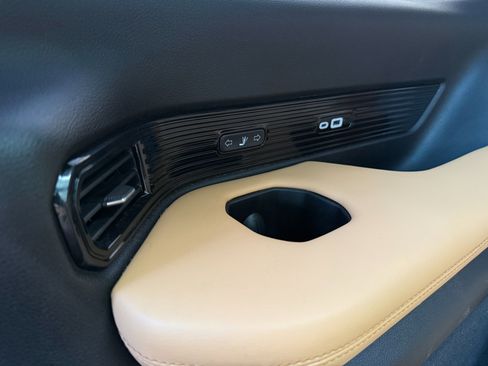 Used 2022 Jeep Grand Wagoneer Series III w/ Rear Seat Video Group 1 image 30