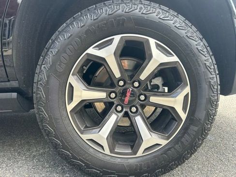 Used 2025 GMC Yukon AT4 Ultimate AWD/4WD image 10