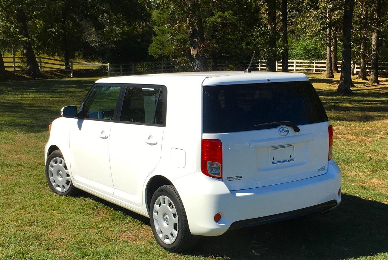 Used 2014 Scion xB FWD image 3