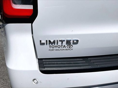 Used 2024 Ford Expedition Limited AWD/4WD image 21
