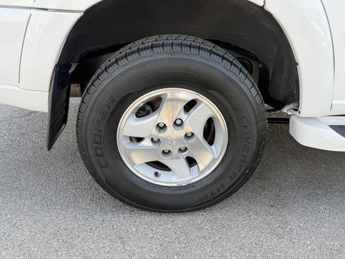 Used 2002 Toyota Sequoia Limited AWD/4WD image 30