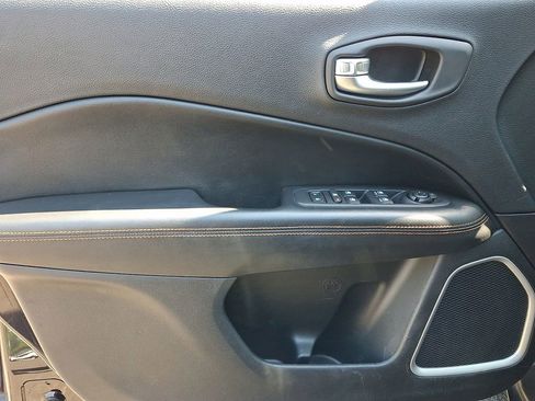 Used 2019 Jeep Compass Limited AWD/4WD image 12