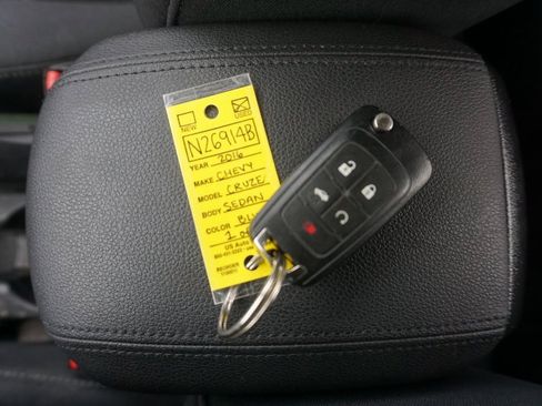 Used 2016 Chevrolet Cruze LT image 20