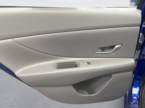 Used 2023 Hyundai Elantra SEL image 9