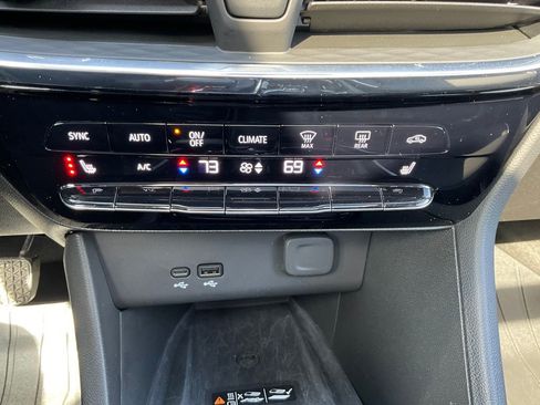 Used 2025 Buick Encore GX Avenir w/ Avenir Technology Package AWD/4WD image 9