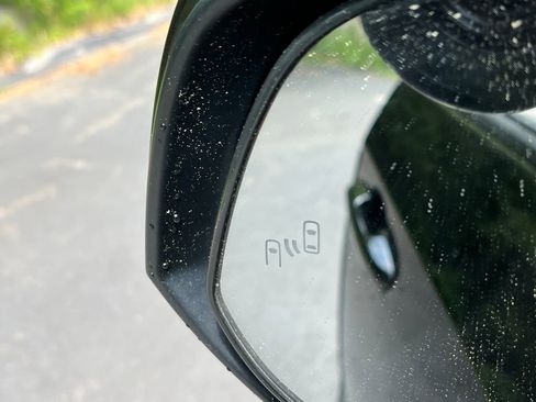 Used 2020 Toyota RAV4 XLE Premium AWD/4WD image 26