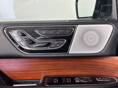 Used 2020 Lincoln Navigator L Reserve w/ Luxury Package image 40