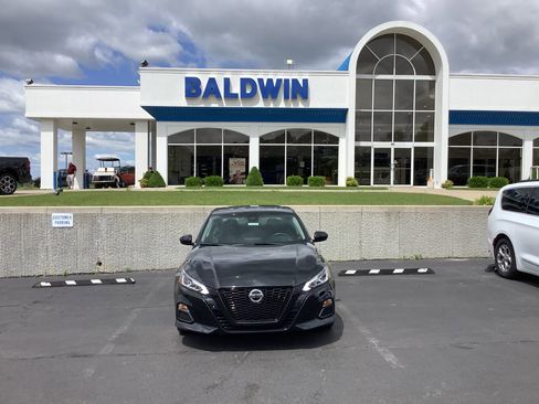 Used 2021 Nissan Altima 2.5 SR image 2