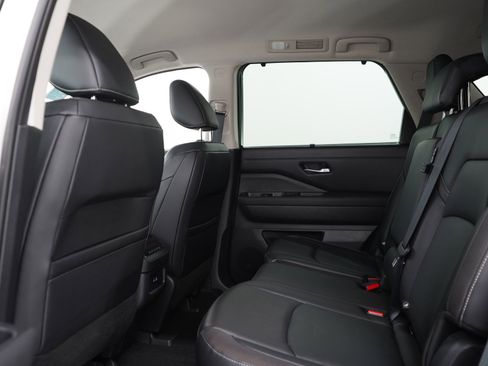 Used 2022 Nissan Pathfinder SL w/ SL Black Package AWD/4WD image 21