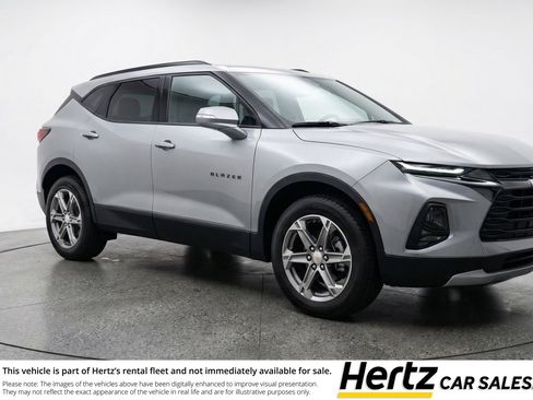 Used 2025 Chevrolet Blazer LT FWD image 1
