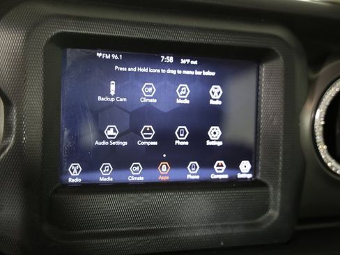 Used 2022 Jeep Wrangler Sport image 17