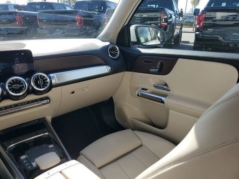 Used 2023 Mercedes-Benz GLB 250 w/ Premium Package image 16