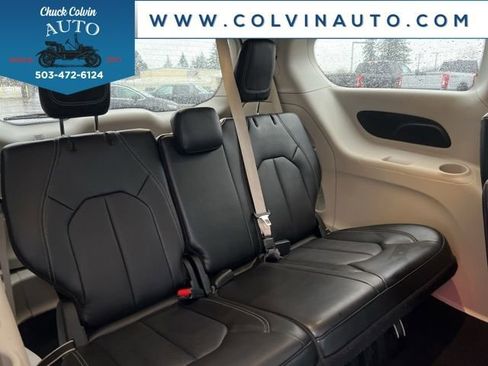 Used 2024 Chrysler Pacifica Touring-L image 28