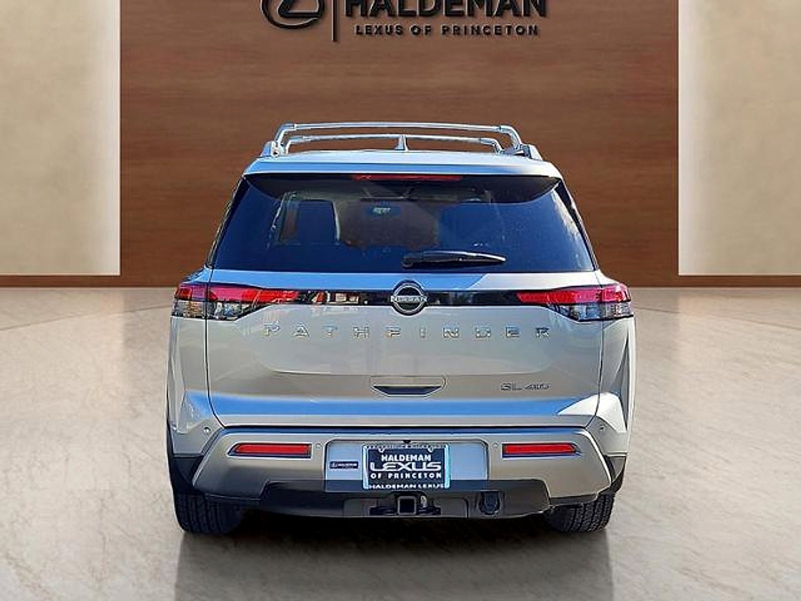 Used 2023 Nissan Pathfinder SL w/ SL Premium Package AWD/4WD image 5