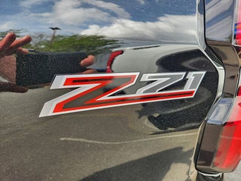 Used 2024 Chevrolet Colorado Z71 w/ Z71 Convenience Package 2 image 16