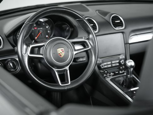 Used 2021 Porsche 718 Boxster RWD image 90