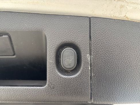 Used 2018 Chevrolet Suburban LT image 12