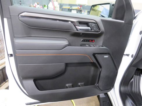 Used 2025 GMC Sierra 1500 AT4 w/ AT4 Premium Package AWD/4WD image 14
