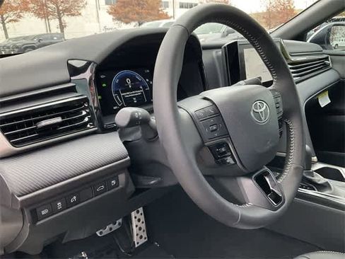 Certified 2025 Toyota Camry SE image 10