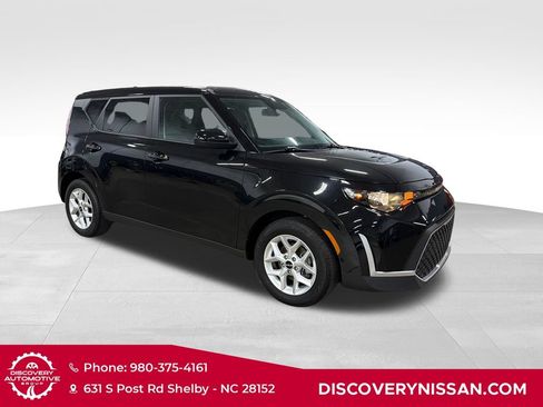 Used 2024 Kia Soul LX w/ Option Group 015 FWD image 4